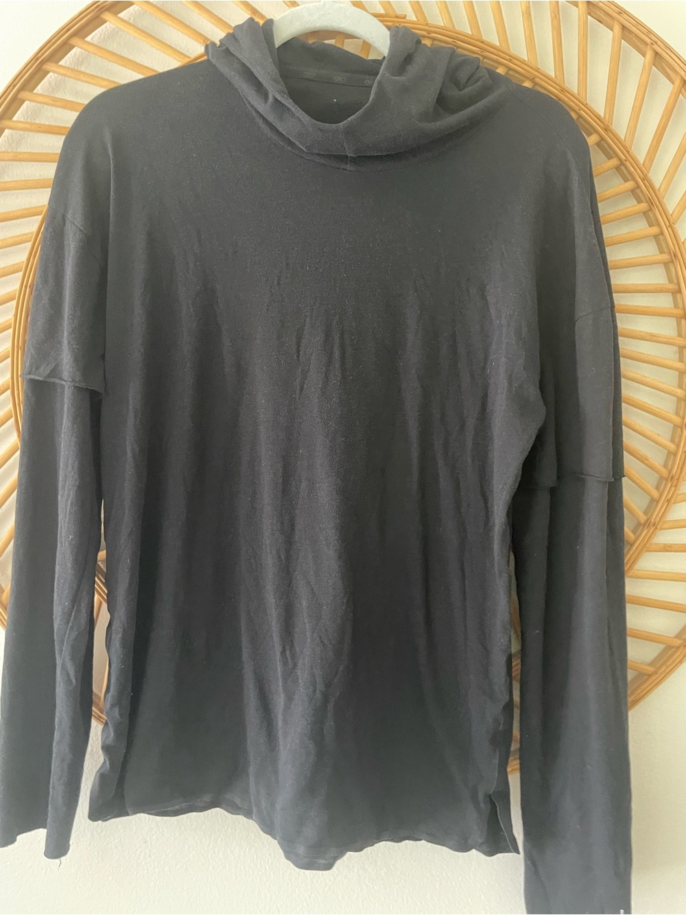 Alo Black Lightweight Hooded long sleeve